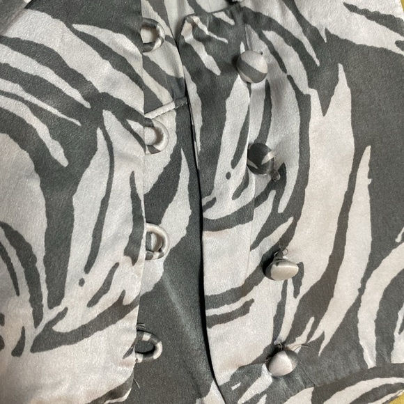 International inc blouse - size 8 - Picture 4 of 4